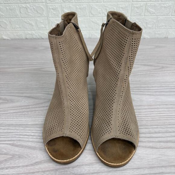 Toms Majorca Booties WMNS 9.5 Tan Diamond Perforated Suede Peep Toe Block Heels - Picture 5 of 9